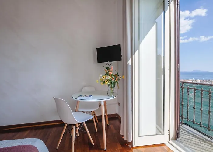 Napolicentro Mare - Sea View & Bed & Breakfast