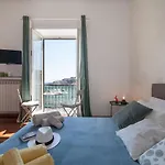 Napolicentro Mare - Sea View & לינה וארוחת בוקר 4*