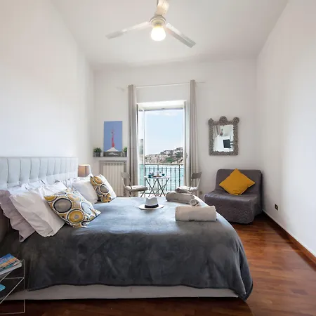 Napolicentro Mare - Sea View & Bed & Breakfast