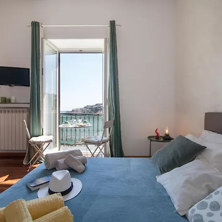 Napolicentro Mare - Sea View & Alojamento de Acomodação e Pequeno-almoço 2*